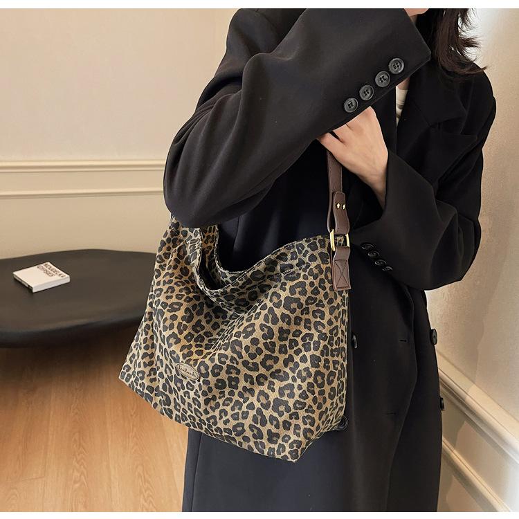 Autumn and Winter Fashion Leopard Print Tote Bag, Female Students Commute To Class, Large-capacity Messenger Bag