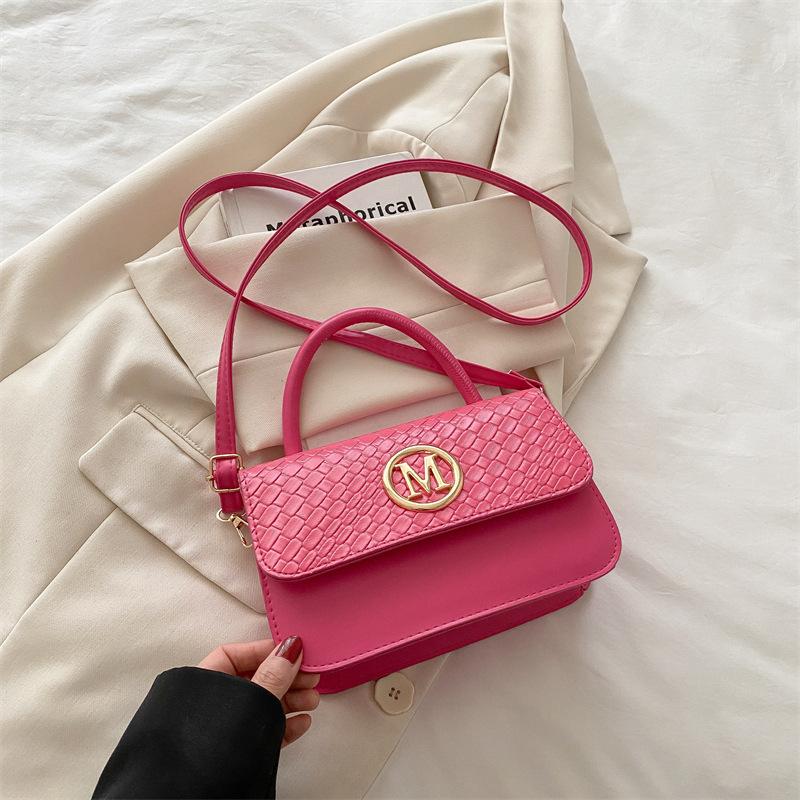 

Spring and summer new fashion high sense light luxury versatile commuter casual portable shoulder messenger bag роза розовый