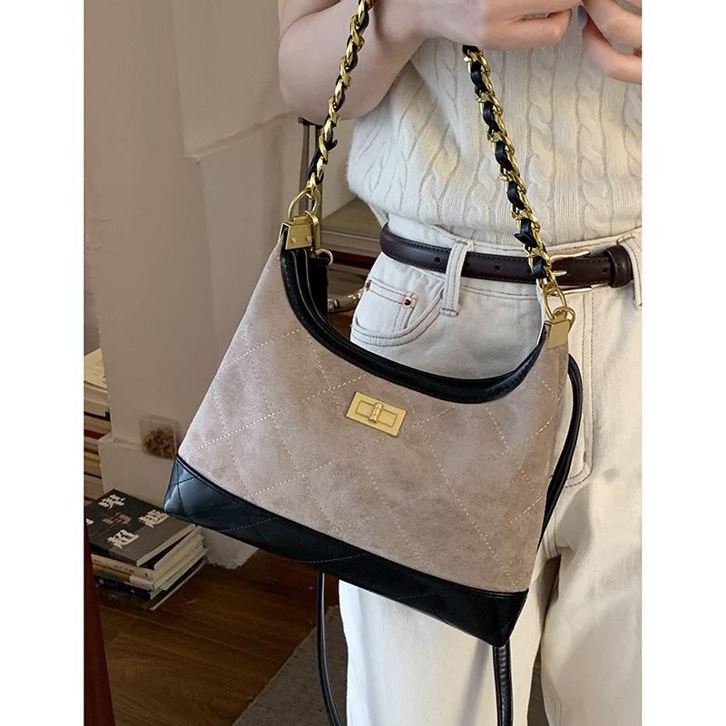 

Ретро замшевая сумка подмышку женская 2025 новая трендовая модная корейская сумка-мессенджер с ромбовидной цепочкой в стиле Сяосянфэн хаки
