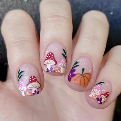 24 Stück Halloween Aufdrücknägel Pilz Kürbis Design Einfach aufzutragen Wiederverwendbare Falschnägel für Frauen Kostümparty