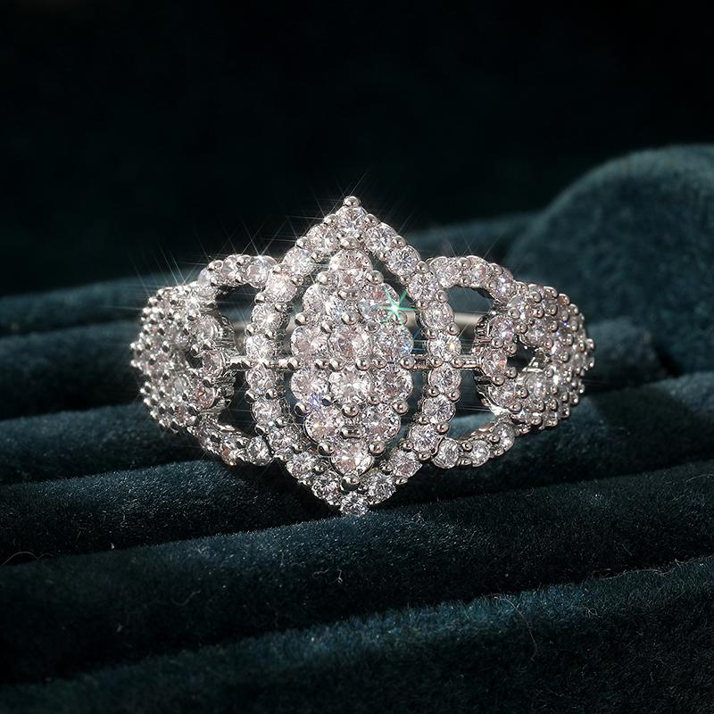 Fashion Exquisite Hollow Inlaid Shiny Synthetic Zirconia Ring for Women Elegant Classic Wedding Engagement Perfect Jewelry Gifts