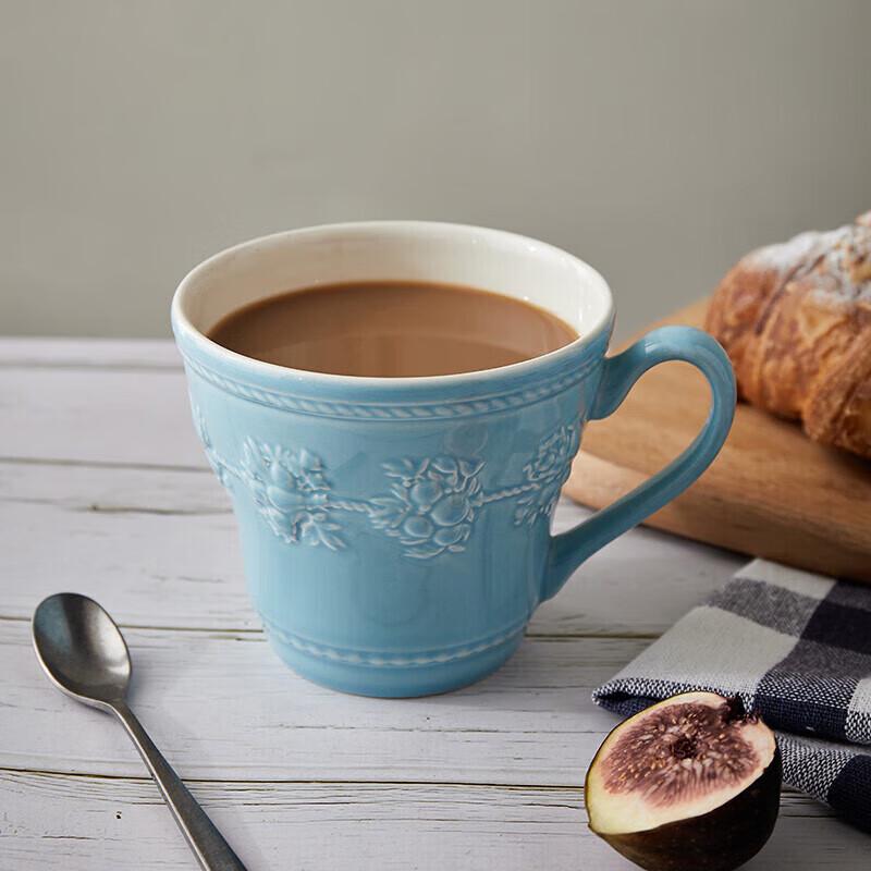 Wedgwood Joyful Holiday Ceramic Mug