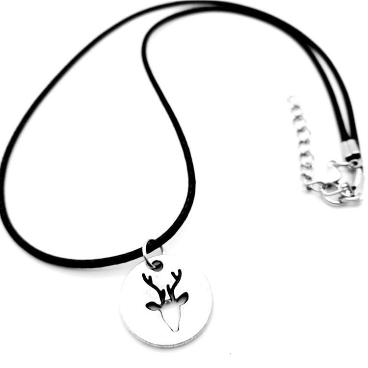 Minimalistisches Antiksilbernes Hirschkopf-Münzförmiges Lederhalsband