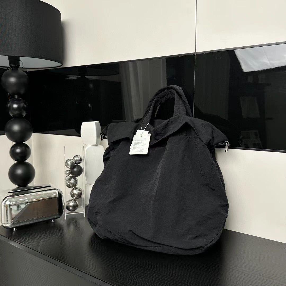 

Сумка-мессенджер Lulu On My Level Fitness Yoga 2024 года – большая вместимость, модная сумка