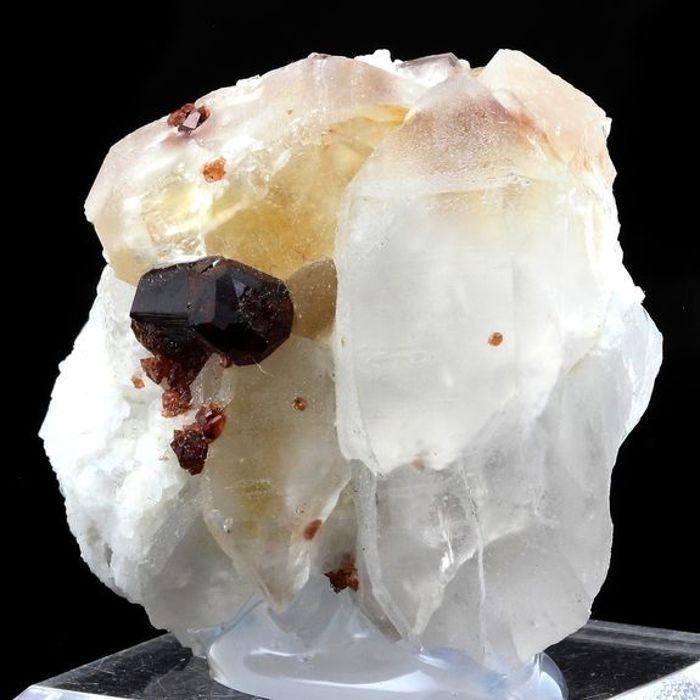 Pierres et Minéraux. Grenat Spessartite, Quartz. 284.5 ct. Shengus (Shingus), Gilgit-Baltistan, Pakistan.
