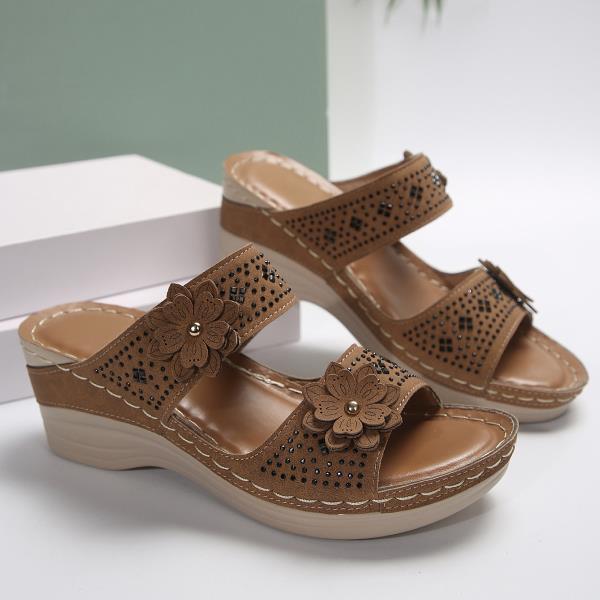 

Fashion Shoes Women Low Slippers Summer Lady Flower On A Wedge Pantofle Slides Big Size Heeled Mules Soft Girl 2025 High Rome Retro PU 35