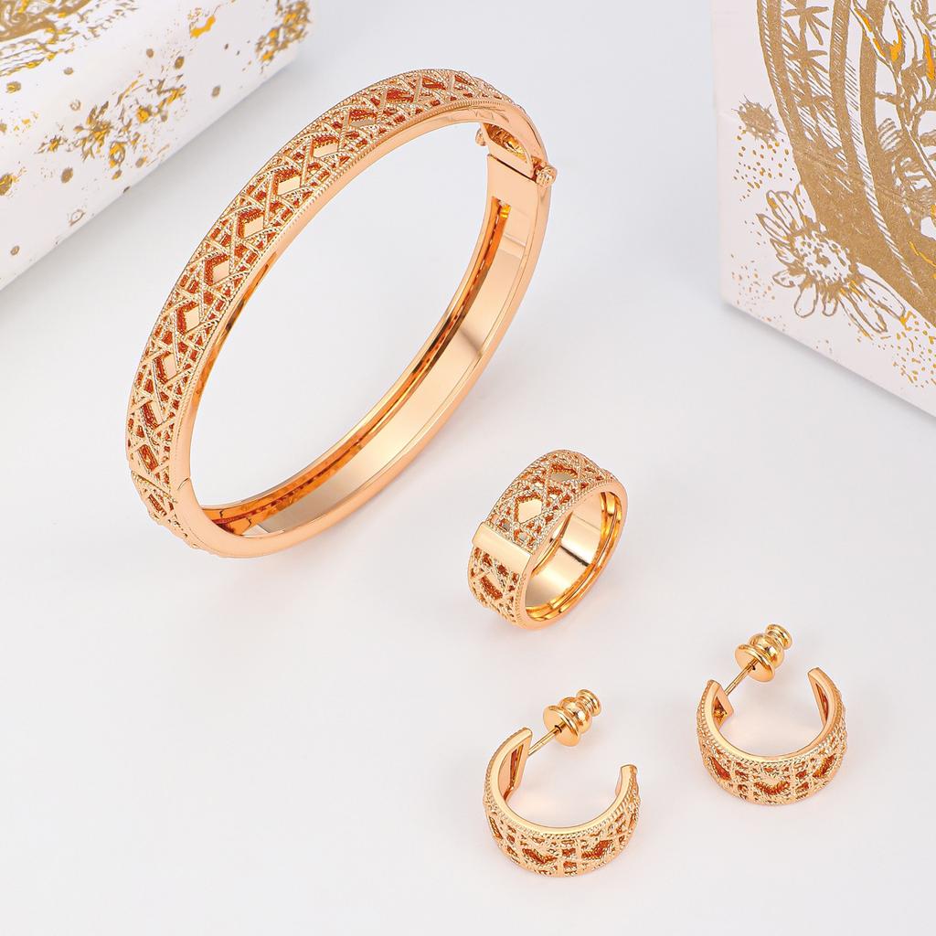 Bracelet Women's Light Luxury Fashion High-end Rhombus Glossy Hollow Twist Bracelet Ring