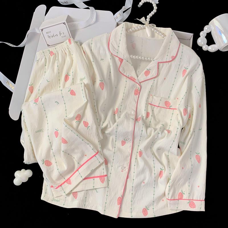 Frühlings- und Herbst-Pyjama Einfacher Stil Wolkenbaumwolle Langarmhose Erdbeerbedrucktes Hausanzug-Set Echte Aufnahme