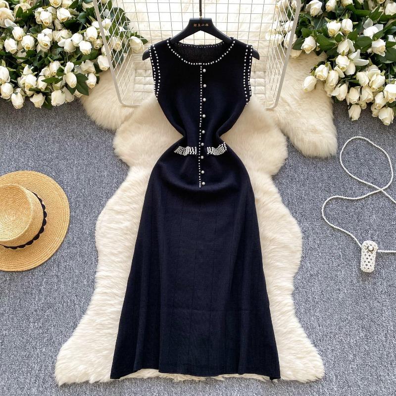 O Rochie Fără Mâneci de Lux pentru Femei O Rochie de Vară Slim Fit Împodobită cu Diamante