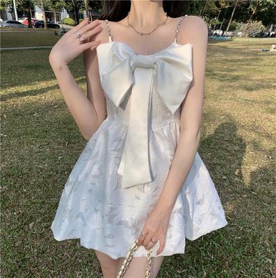 Süßes Kawaii weißes Slip-Kleid für Damen, koreanische Mode, Kpop-Designer-Party, Spaghettiträger, kurze Mini-Kleider, Bogen-Outfits