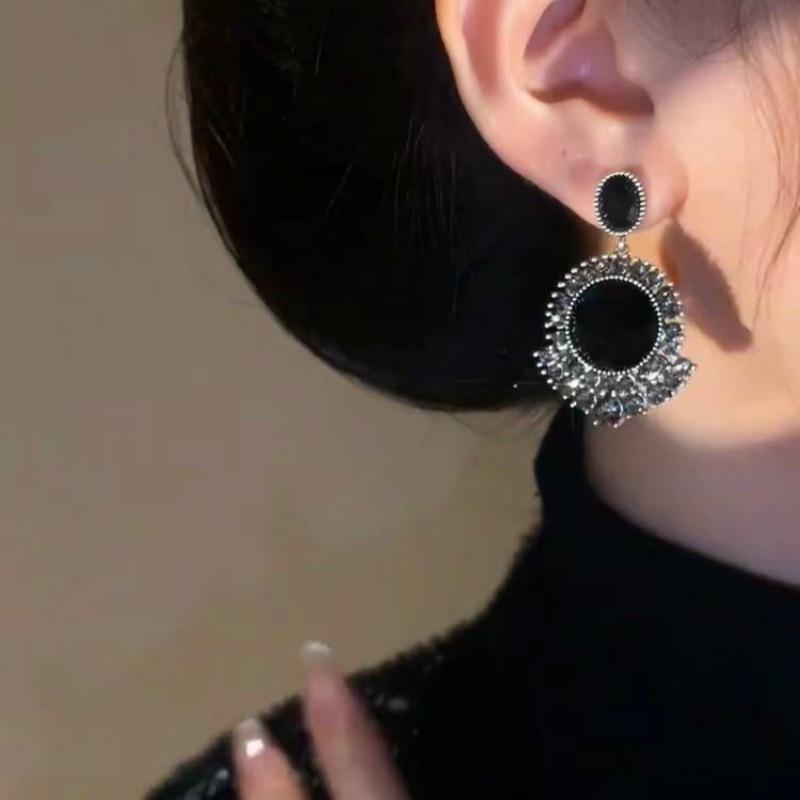 Vintage Fashionable Atmospheric Versatile Earrings