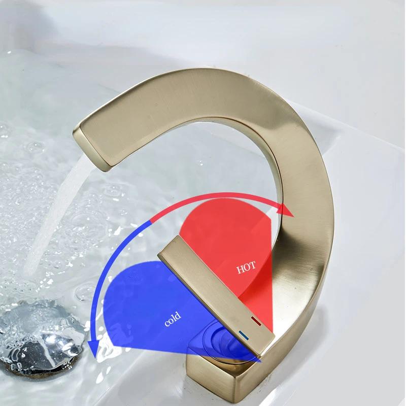 Rubinetto per lavabo da bagno in ottone Acqua calda e fredda Rubinetti per lavabo Creativo Lussuoso Rubinetto per lavabo Montaggio a ponte Torneira Banheiro Vintage