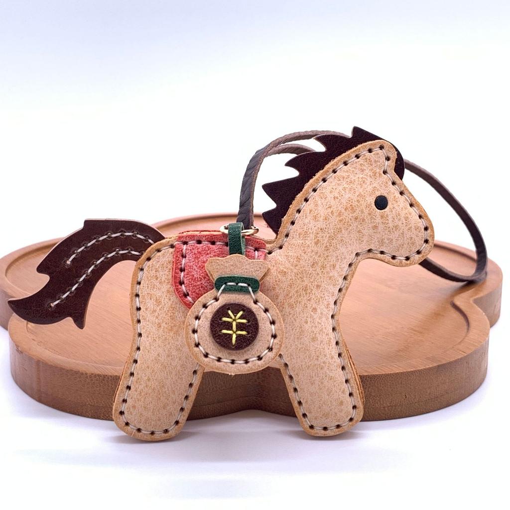 New-style Pegasus Alaska Mist-waxed Cowhide Street Fashion Wallet Charm Pet Bag Car Keychain and In-car Pendant Made in China