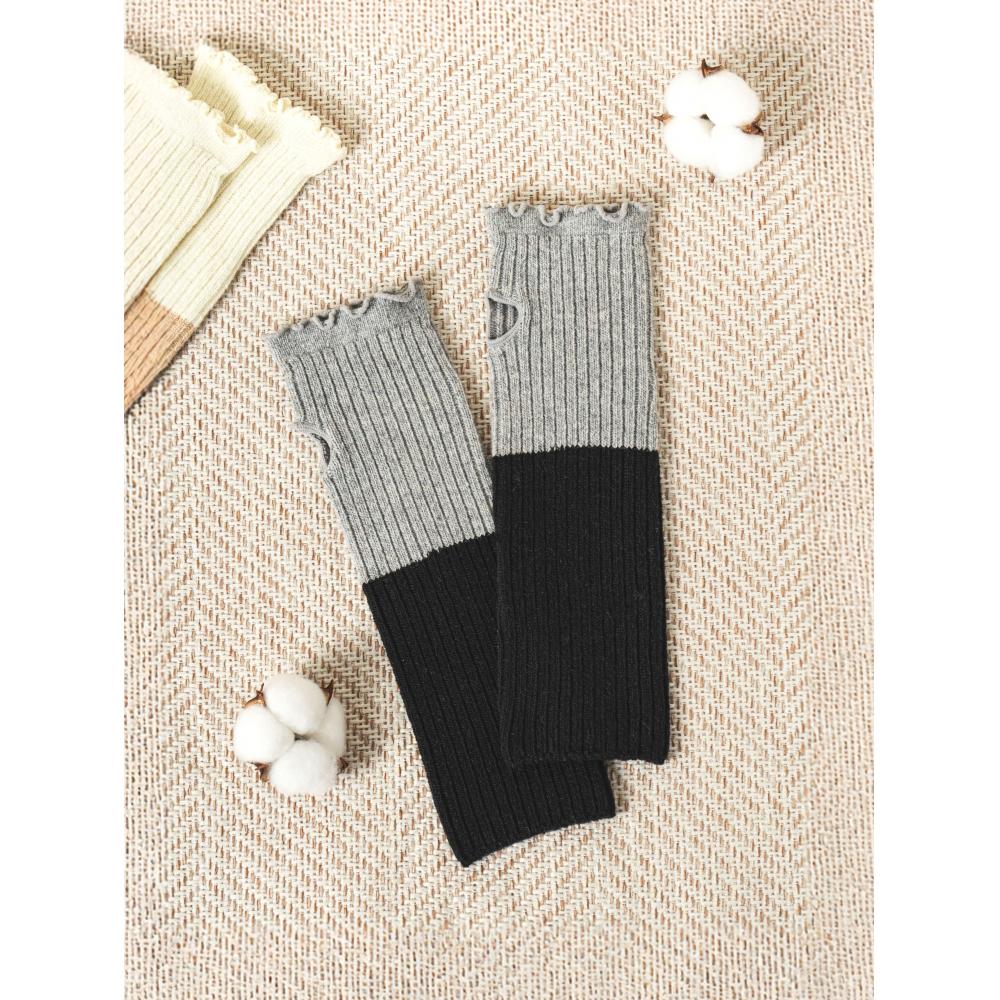 

Daiso Волнистые нарукавники серого цвета