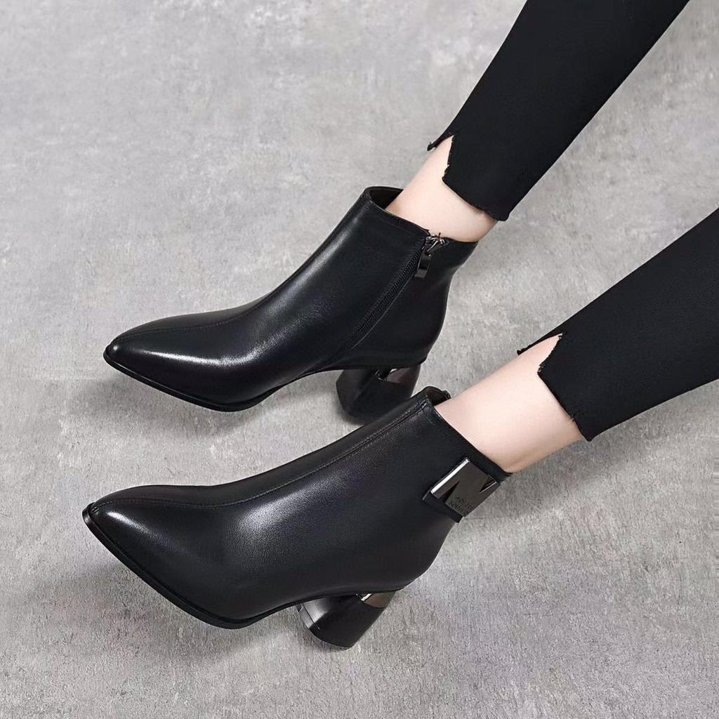 Pointed Leather Boots Fashion Boots Autumn and Winter New First-layer Cowhide Temperament Metal Buckle High-heeled Women's Boots