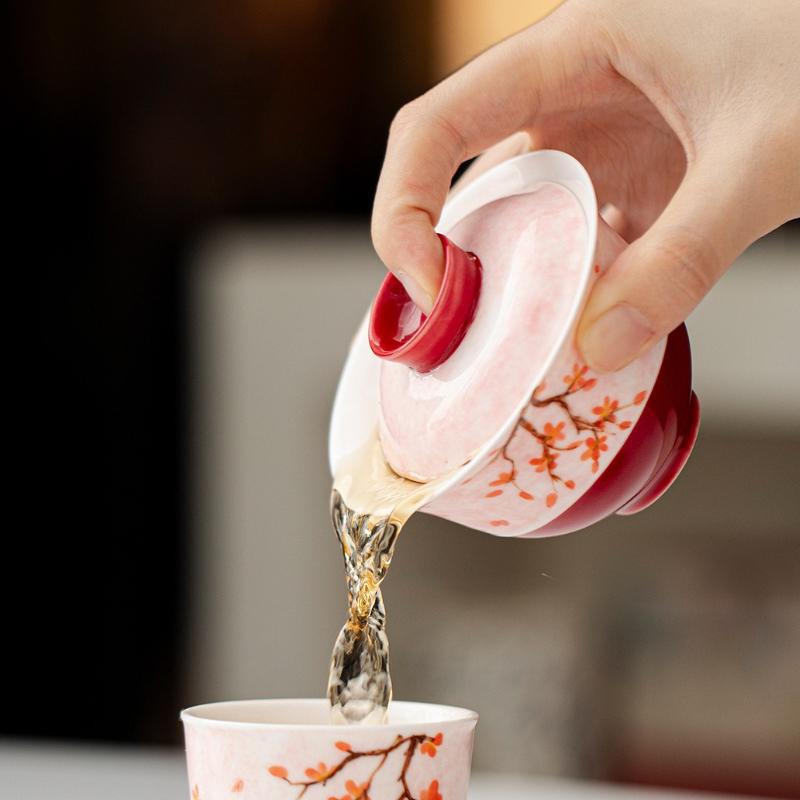 Rote Pflaumenblüte handbemalte Deckelschale Haushalt Brauen Tee Schale Kung Fu Tee Set Guochao Keramik dünnwandige Deckelschale