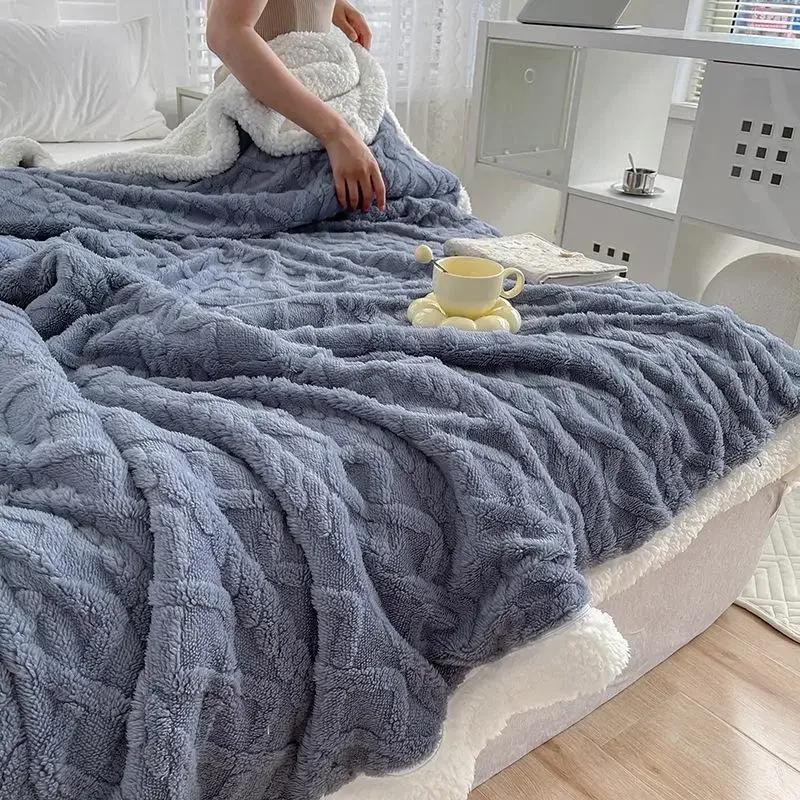 New Cover Blanket Office Shawl Air Conditioning Small Blanket Thickened Coral Velvet Flannel Lamb Wool Blanket Nap Sofa
