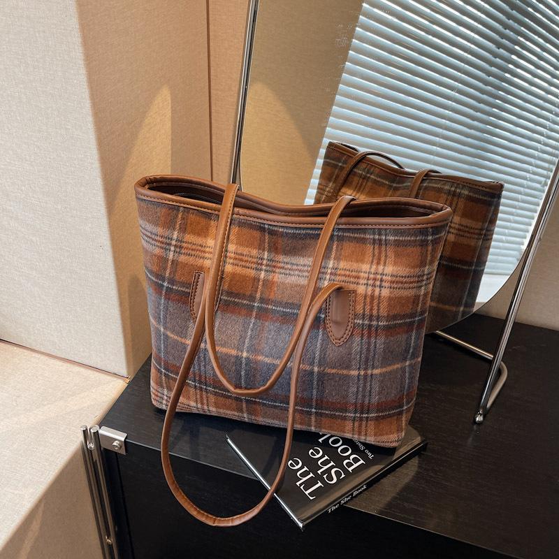 Leisure commuting large-capacity plaid bag women's new autumn and winter versatile shoulder bag casual tote bag