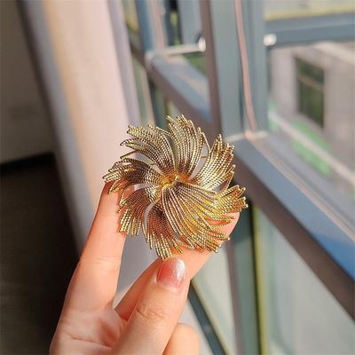 Medieval Gold Fireworks Brooch, High-end Women's Metal Brooch, Design Sense Niche, High-end Exquisite Retro Accessories