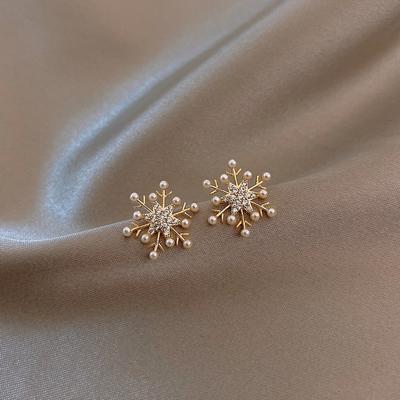 Snowflake Pearl Earrings for Women's Temperament Small Earrings Ear Needle Earrings
