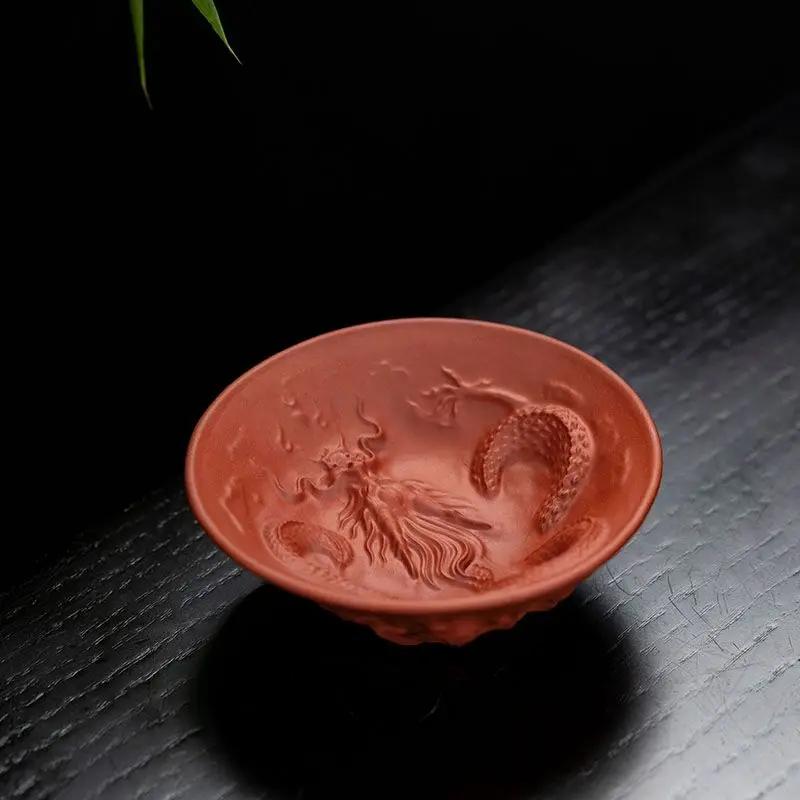 Traditionelle chinesische handgefertigte Drachentasse Phönix-Tasse, dreidimensionale Reliefschnitzerei, lila Tonbecher, Teezeremonie, Meistertasse