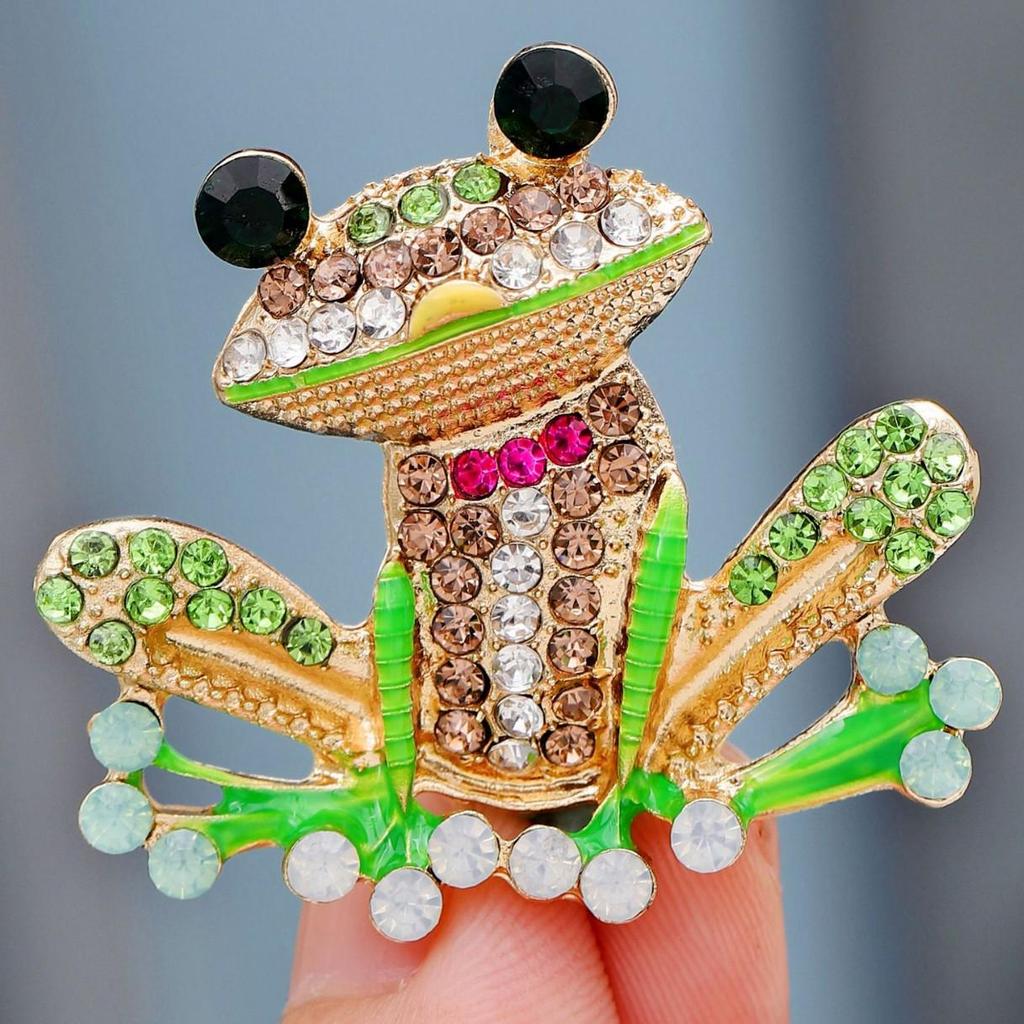 Retro Frog Brooch: Unique European & American Design for Coats & Suits