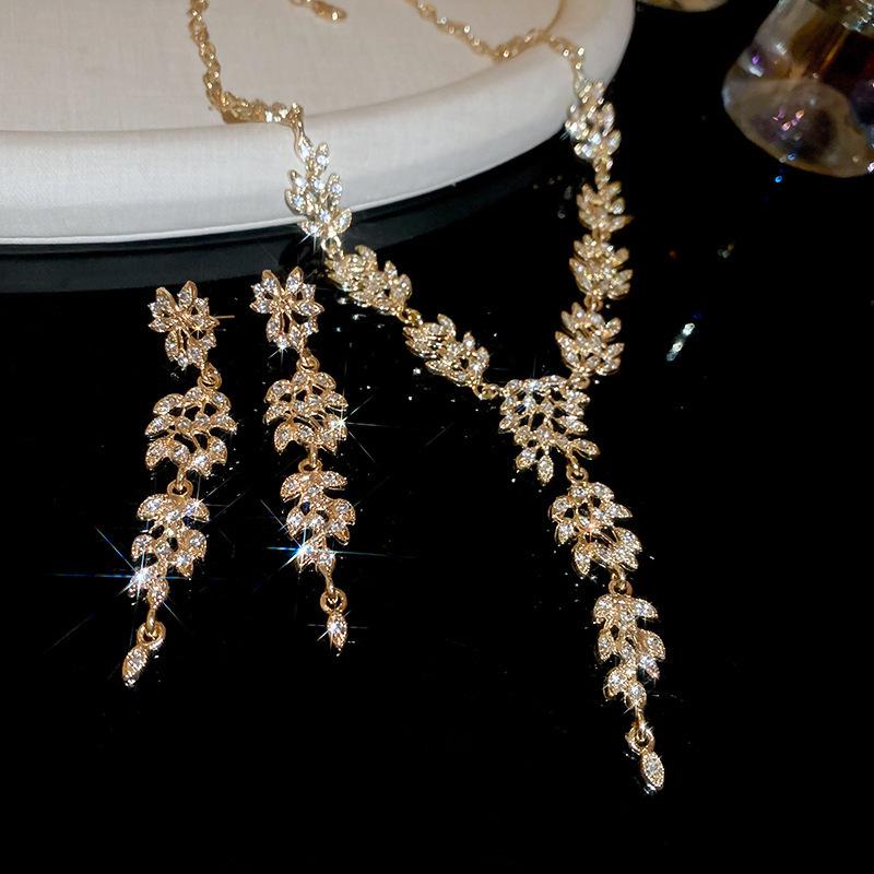 

Корейские серьги-подвески в виде капель воды со стразами и набор цепочки для ключиц: Универсальные, Роскошные Украшения