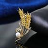 Luxusní brož ve tvaru zlatavě žlutého pšeničného klasu Dámská módní kreativní křišťálová korsáž Doplňky Brož na sako kabát