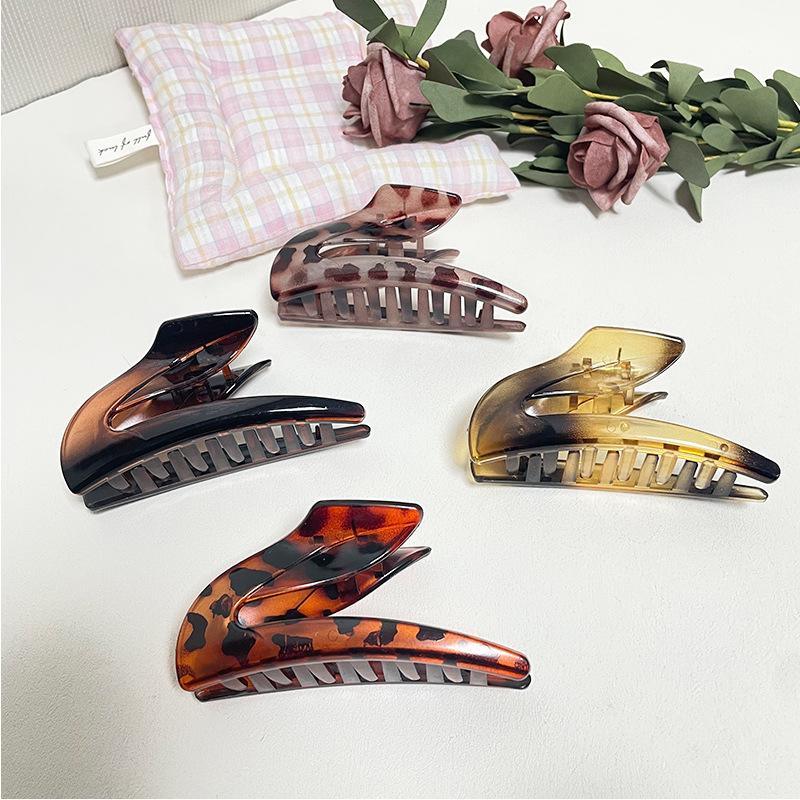Z-shaped Leopard Print Hair Claw for Women, Large Shark Clip for Back of Head, 2026 New Niche High-end Hair Accessory