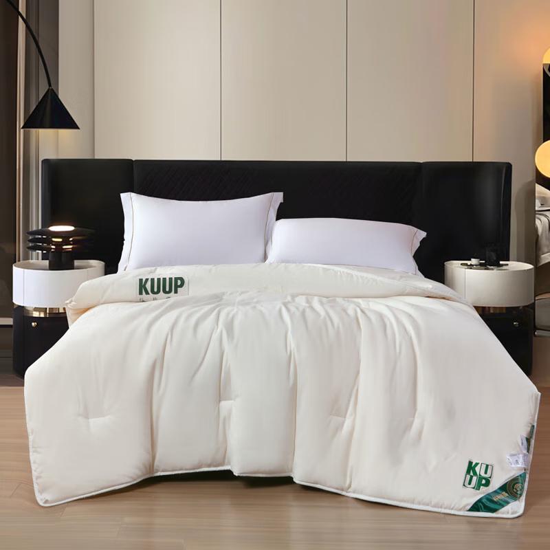 

KUUP Roman White All-Season Four-Hole Fiber Quilt