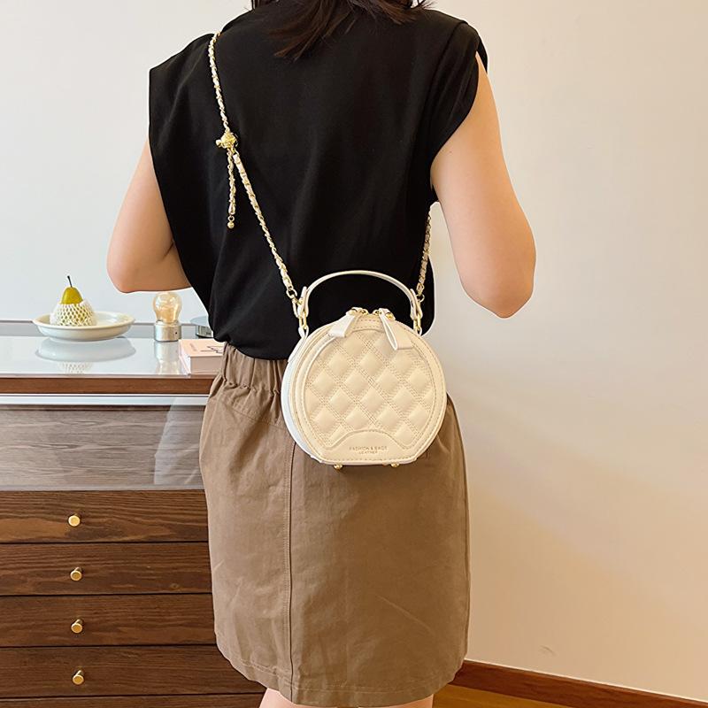 

Маленькая женская сумка с вышивкой ромбами 2024 года пользуется популярностью в этом году, новая универсальная сумка-мессенджер, модная сумка, маленькая круглая сумка белый