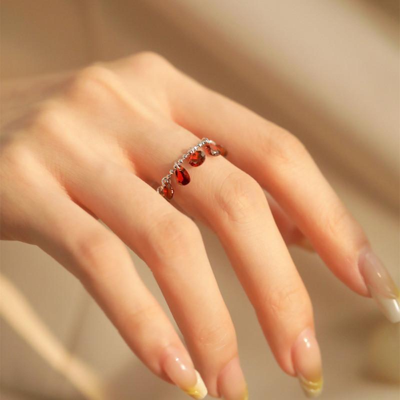Stylish Elegant And Adjustable Finger Ring For Women With Chic Fringed Design And Modern Appeal