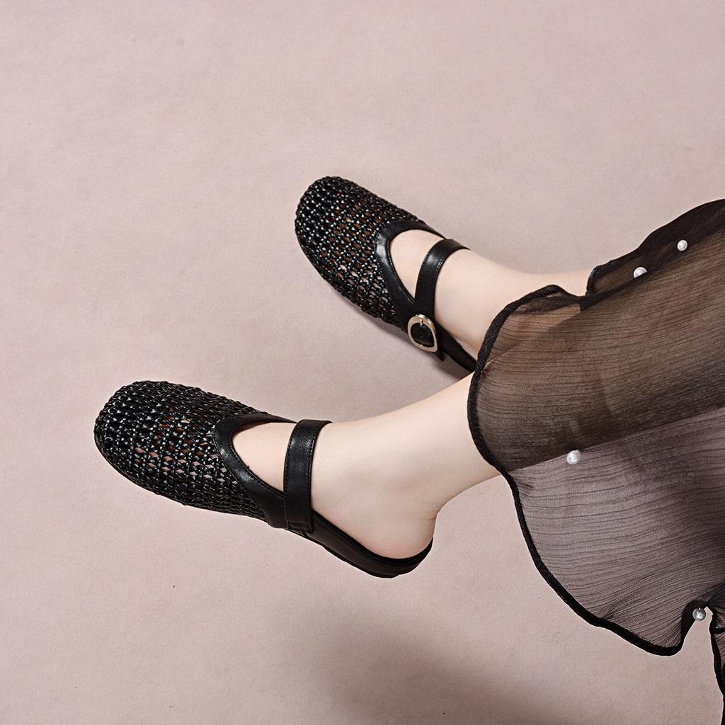 Woven slippers women's outer wear summer new round head hollow casual flat bottom sandals holiday lazy drag