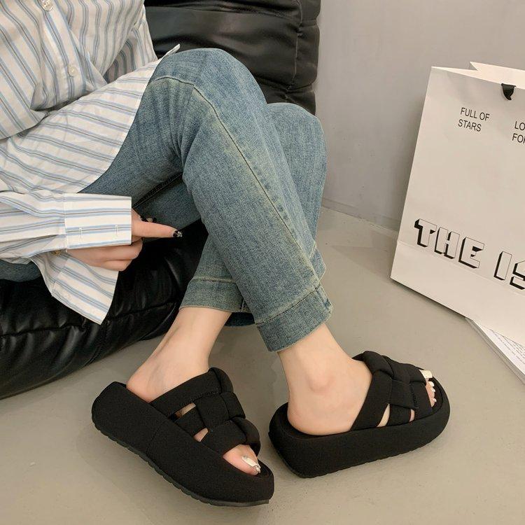 2025 summer new fashion thick bottom woven non-slip small height increase cool slippers wear high-end one-word