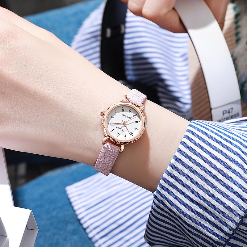 Niche Women's Simple Versatile Quartz Watch with Small Exquisite Dial – Casual Japanese Korean Style