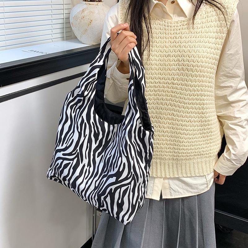 Trendy Chic Casual Tote Bag For Women Spacious Canvas Handbag With Unique Patterns