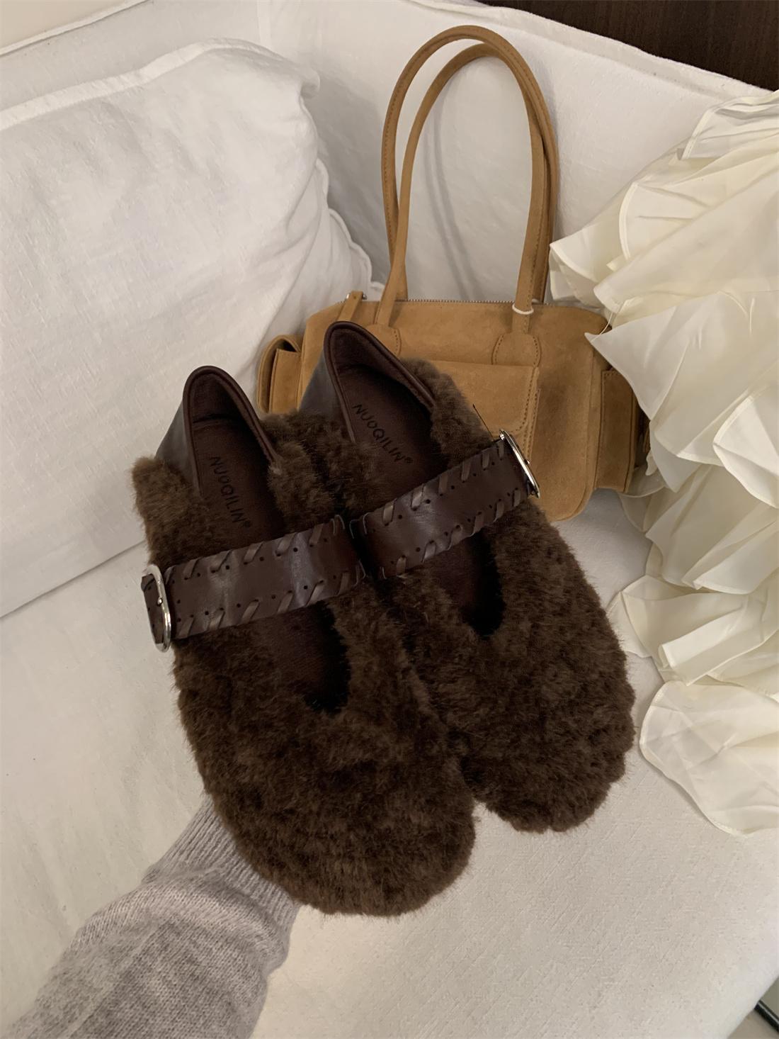 

2025 winter new round head velvet flat Mary Jane shoes warm lazy versatile fluffy shoes 39