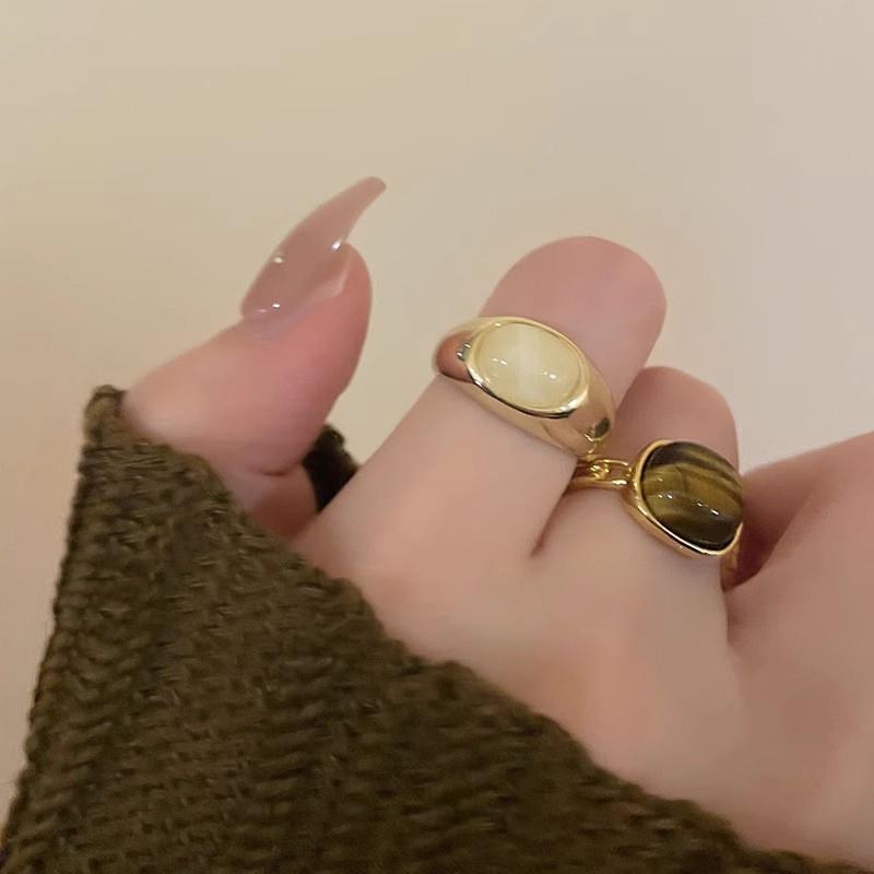 Chic Retro Amber Natural Stone Adjustable Ring For Women Unique Style Accessory