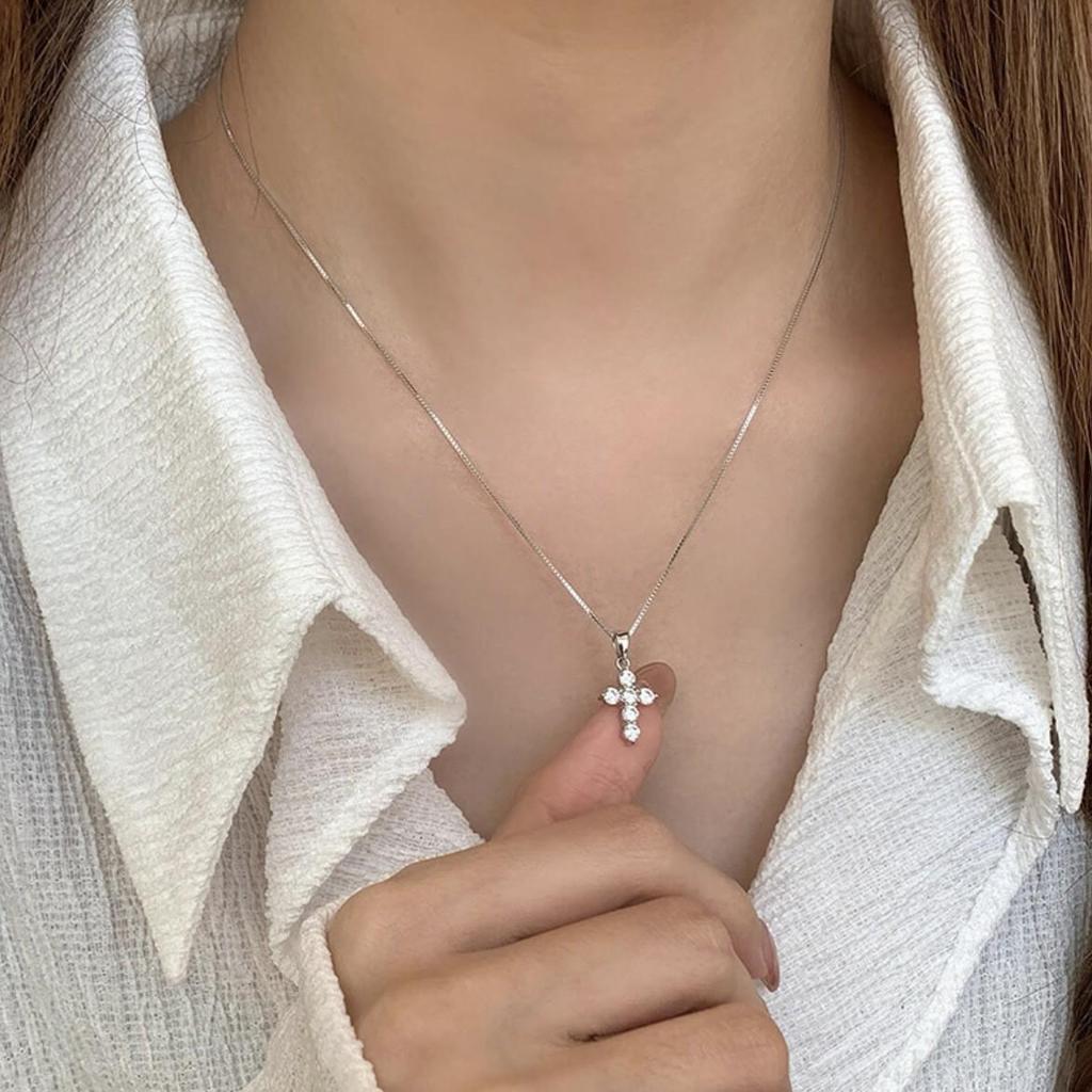 S925 Sterling Silver Diamond Inlaid Cross Necklace for Women - Elegant, High-End Clavicle Chain, Versatile and Stylish.