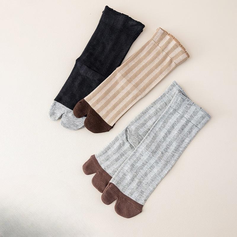 Color-blocked Two-finger Socks for Women, Mid-calf Socks, Cute Vertical Striped Thumb and Toe Split-toe Socks for Girls, Sheep's Hoof