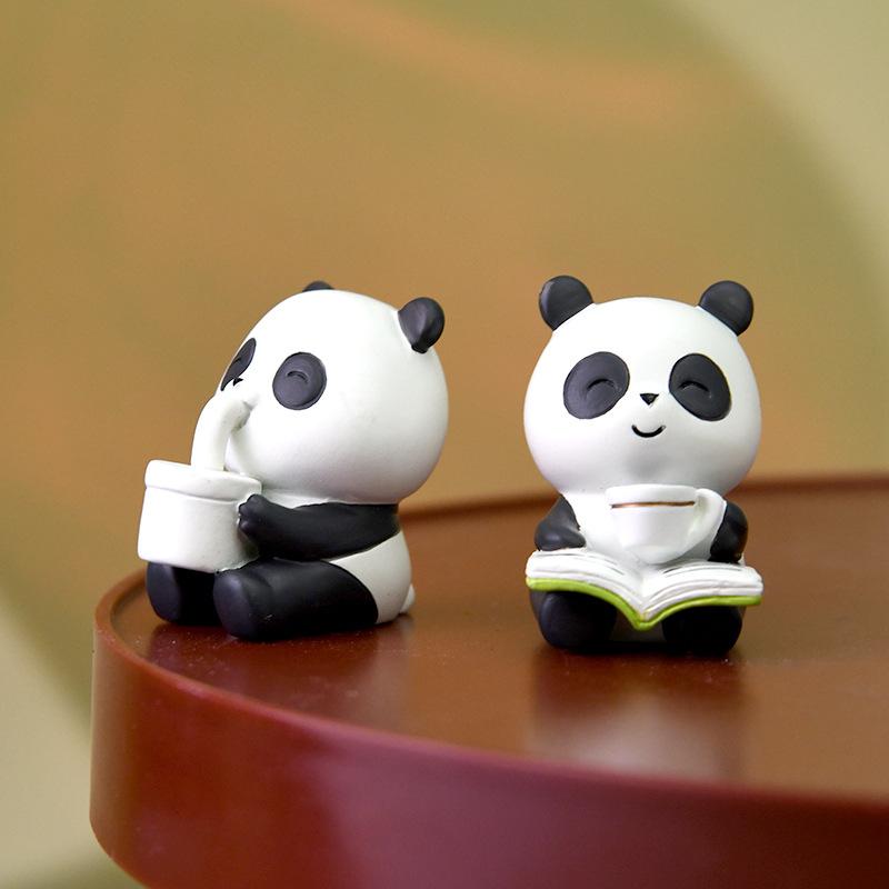 Little Panda Handmade Figurine, Cute Cake for Car Decoration, Tabletop Resin Small Handicraft, Small Animal Toy