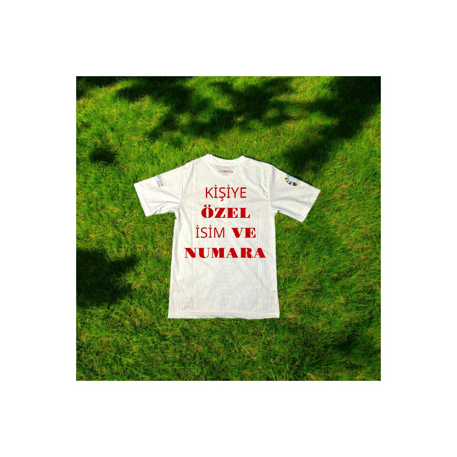 

Персонализированный комплект из 4 футболок национальной сборной Trkiye с принтом, с носками и подарочным браслетом - белый 4-5 Yaş чистый