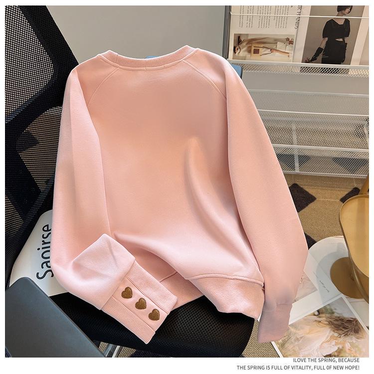 Women's Heart Embroidery Crewneck Sweatshirt: American Style, Long-Sleeved, Versatile, and Age-Reducing for Spring and Autumn.