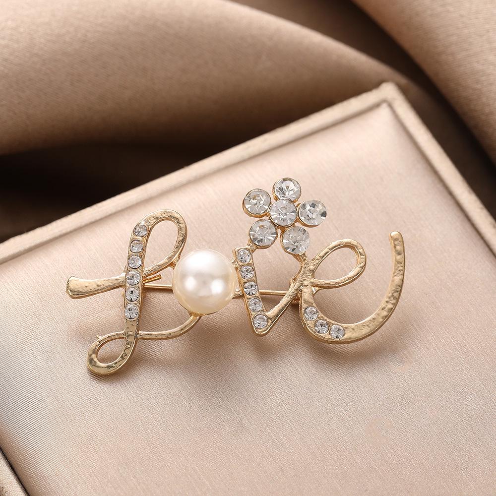 Fashion Queen Elegant Rhinestone Letter Brooch - Korean Style, Anti-Exposure, Simple Alloy Design