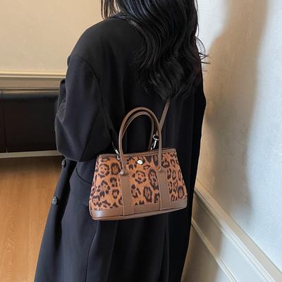 Retro Suede Handbag Women's 2025 Autumn and Winter New Commuter Messenger Bag Leopard Print Versatile Bucket Bag