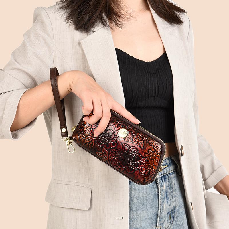 Elegant Embossed Floral Zipper Wallet for Women – Vintage Clutch with Gold Accent
