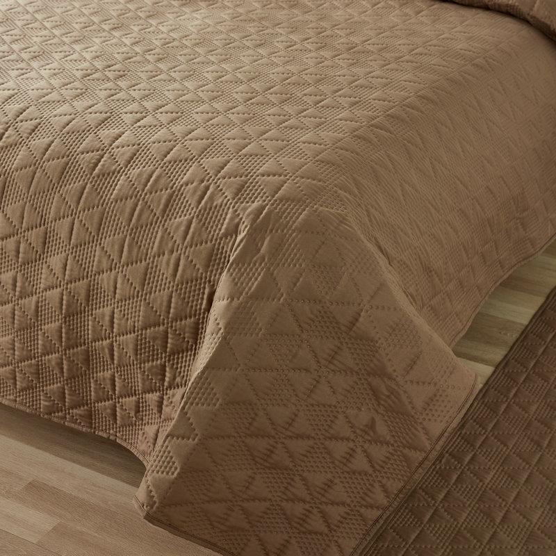 Pet Waterproof Insulation Pad Washed Quilted Embossing Craft Bedspread Large Size Waterproof Non-Slip Bed Sheet