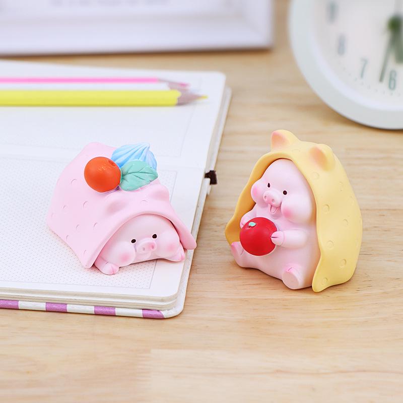 Adorable Dumb Pig Resin Figurine - Cute Desktop or Car Decoration