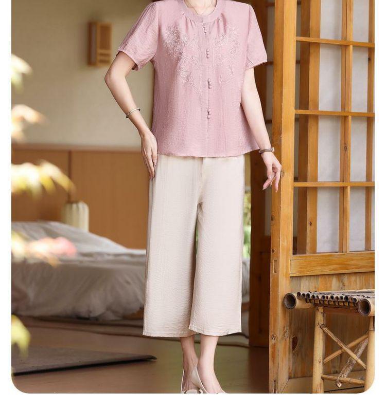 Contemporary Chinese Summer Top for Mothers - Fashionable National Style Attire for Middle-Aged and Elderly Women
