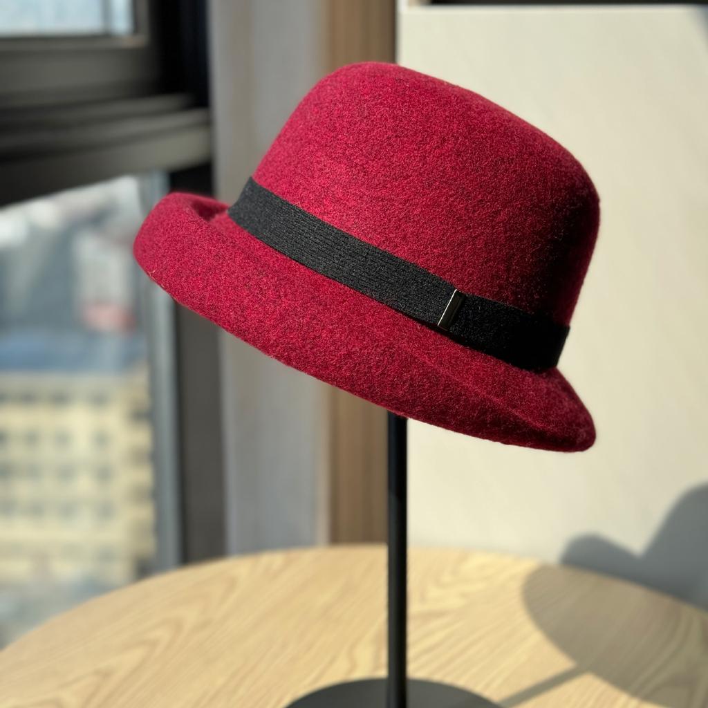 Haut-de-forme en laine pour femmes, rétro français, petit écusson en fer, chapeau de pêcheur, élégant et noble, chapeau de style doré, hiver